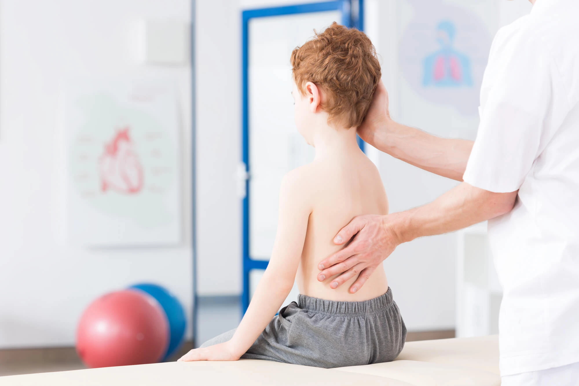 Como sua clínica pode inovar no tratamento da escoliose?