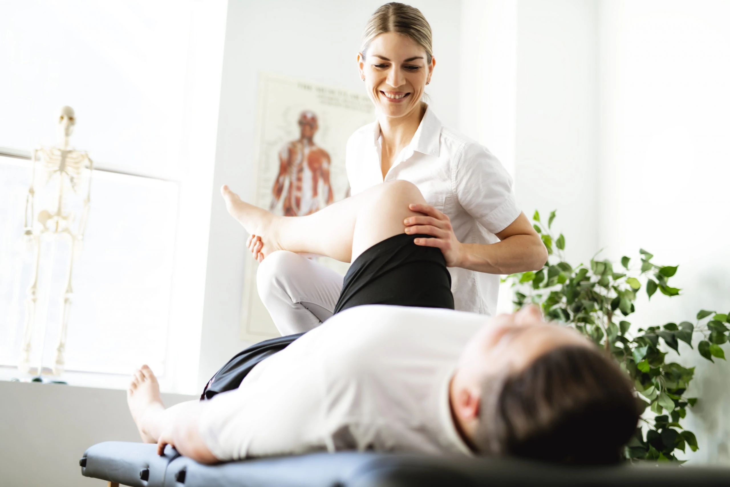 Qual é a importância da fisioterapia no tratamento das dores crônicas?